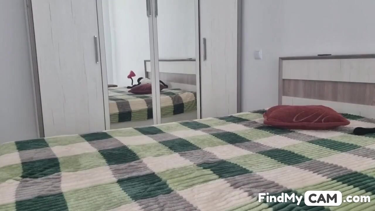 ДЕВИЦА ДРОЧИТ
